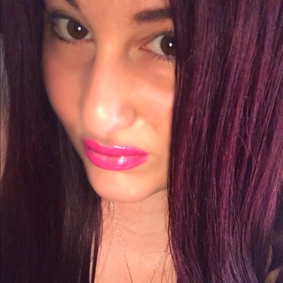 Meet your posher, Nikki🦋 - Picture 6 of 8